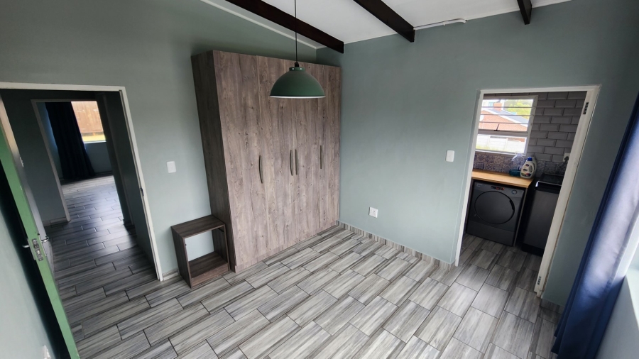 6 Bedroom Property for Sale in Paradise Beach Eastern Cape